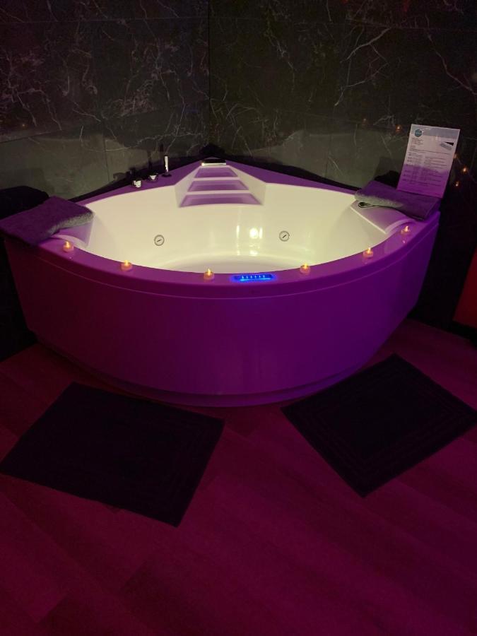 Bonnetable Love Room Avec Jacuzzi Prive מראה חיצוני תמונה